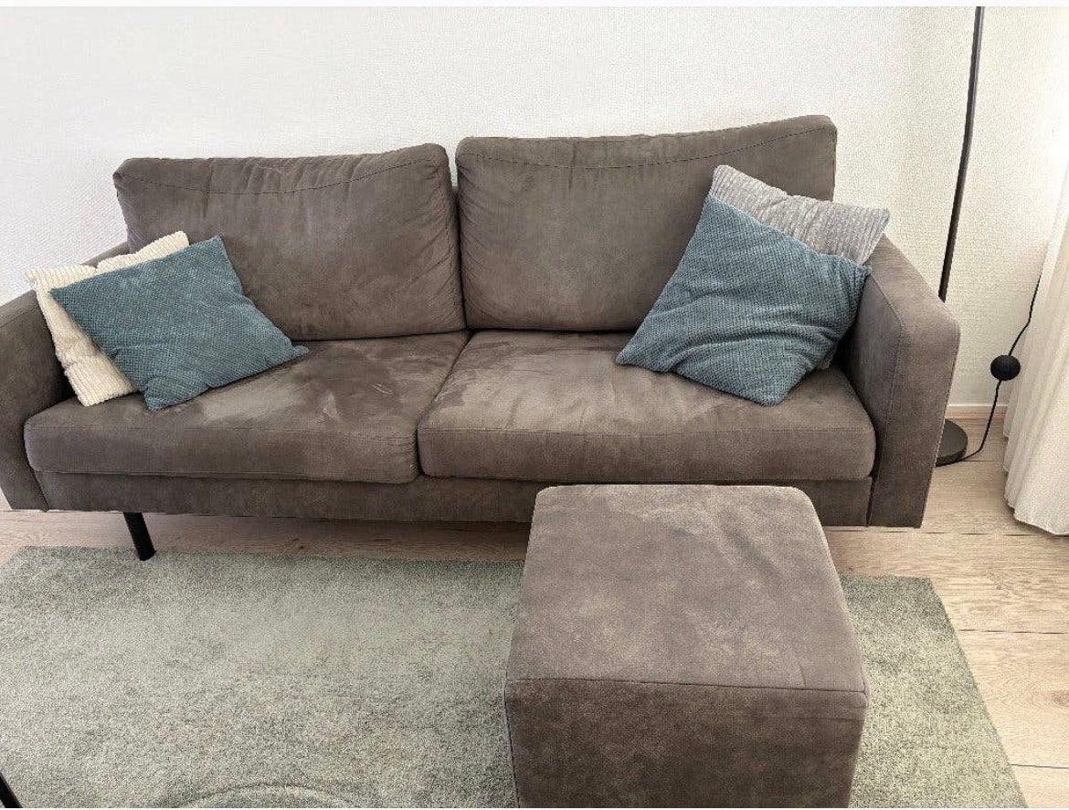 GRATIS Comfortabele 2-zitsbank met poef - antraciet stof, Huis en Inrichting, Ophalen, Gebruikt, Driepersoons, 75 tot 100 cm