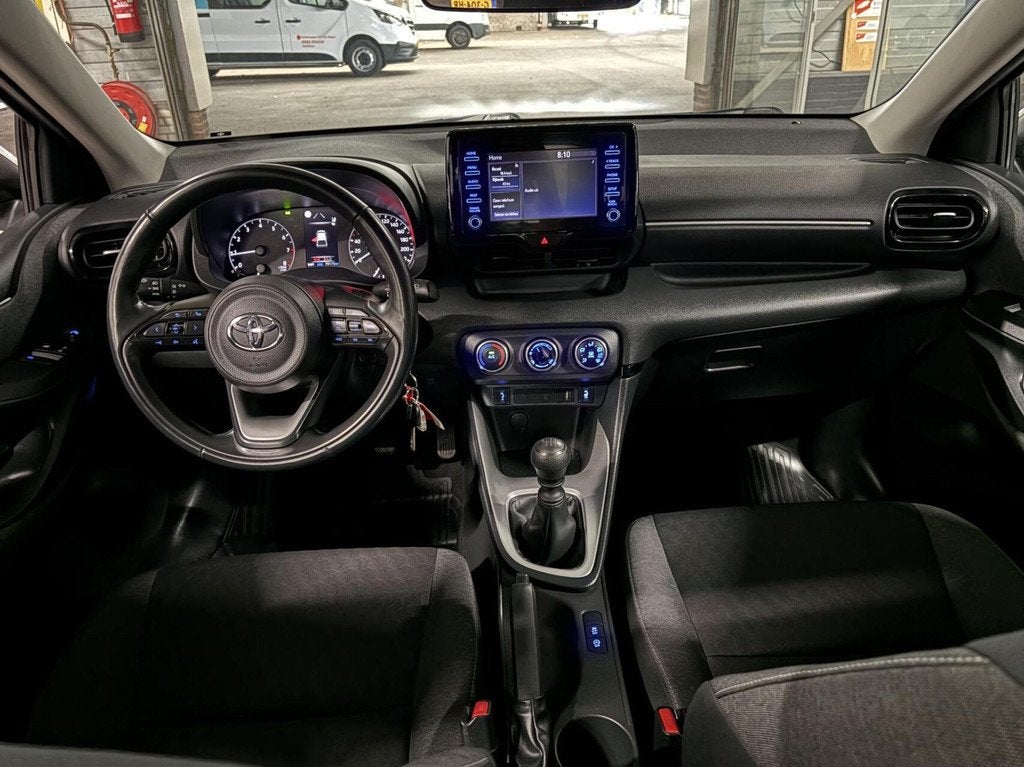 Toyota Yaris 1.5 VVT-i Active | Carplay | Camera | A/C | ACC, Voorwielaandrijving, Gebruikt, Euro 6, Wit