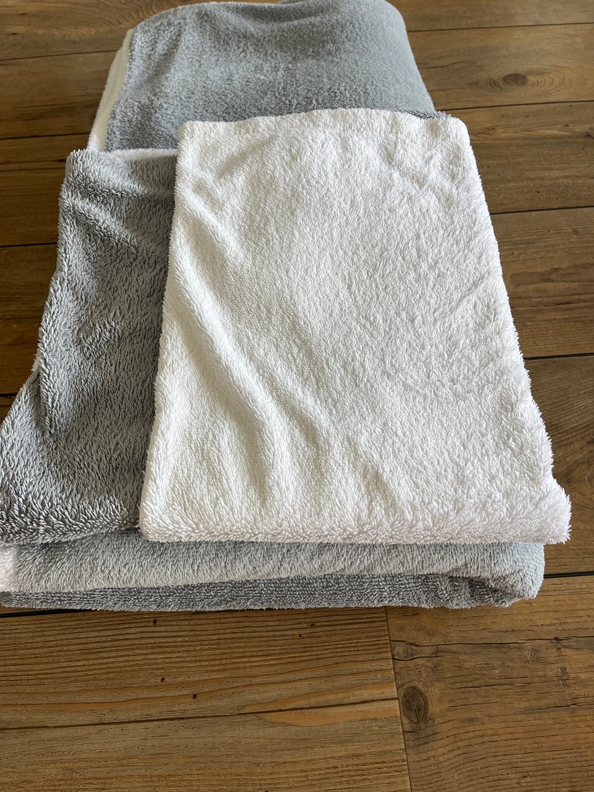 Optidee pluche grijs/witte 1-persoons hoeslaken en sloop, Huis en Inrichting, Slaapkamer | Beddengoed, Eenpersoons, Hoeslaken of Sloop
