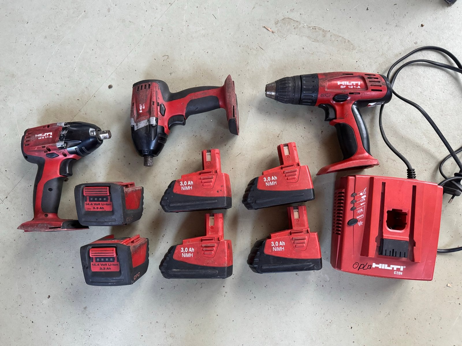 Hilti Boormachine & Slagmoersleutels Set met Accu's en Lader, Ophalen of Verzenden, Gebruikt, Boor- en Schroefmachine, Variabele snelheid