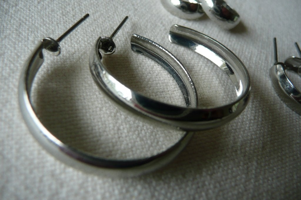 Set van 3 paar gladde zilverkleurige oorringen, Overige materialen, Hangers, Ophalen of Verzenden, Zo goed als nieuw
