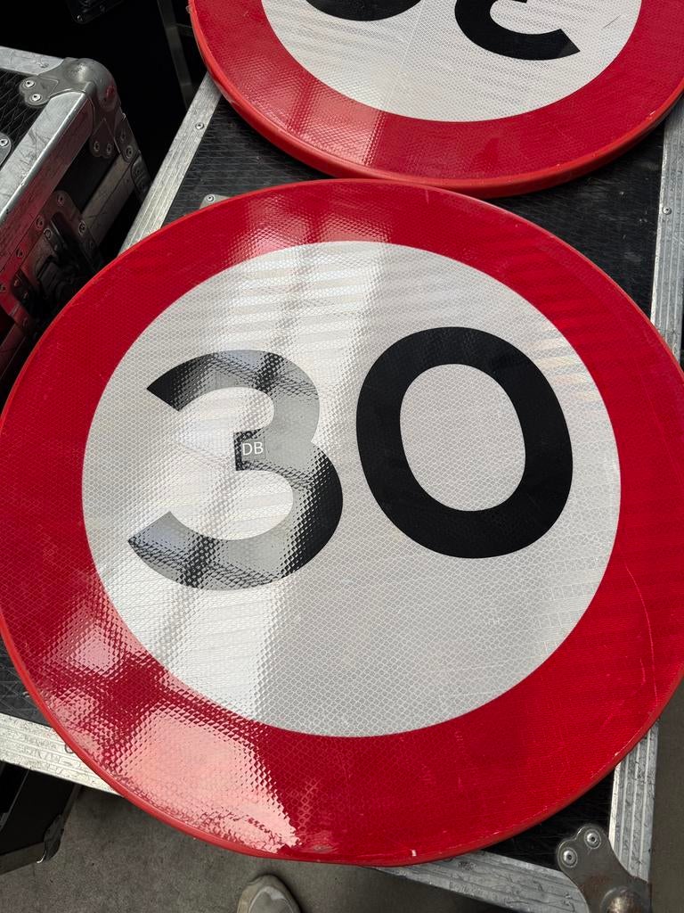 Verkeersborden 30km/u, Ophalen of Verzenden, Zo goed als nieuw