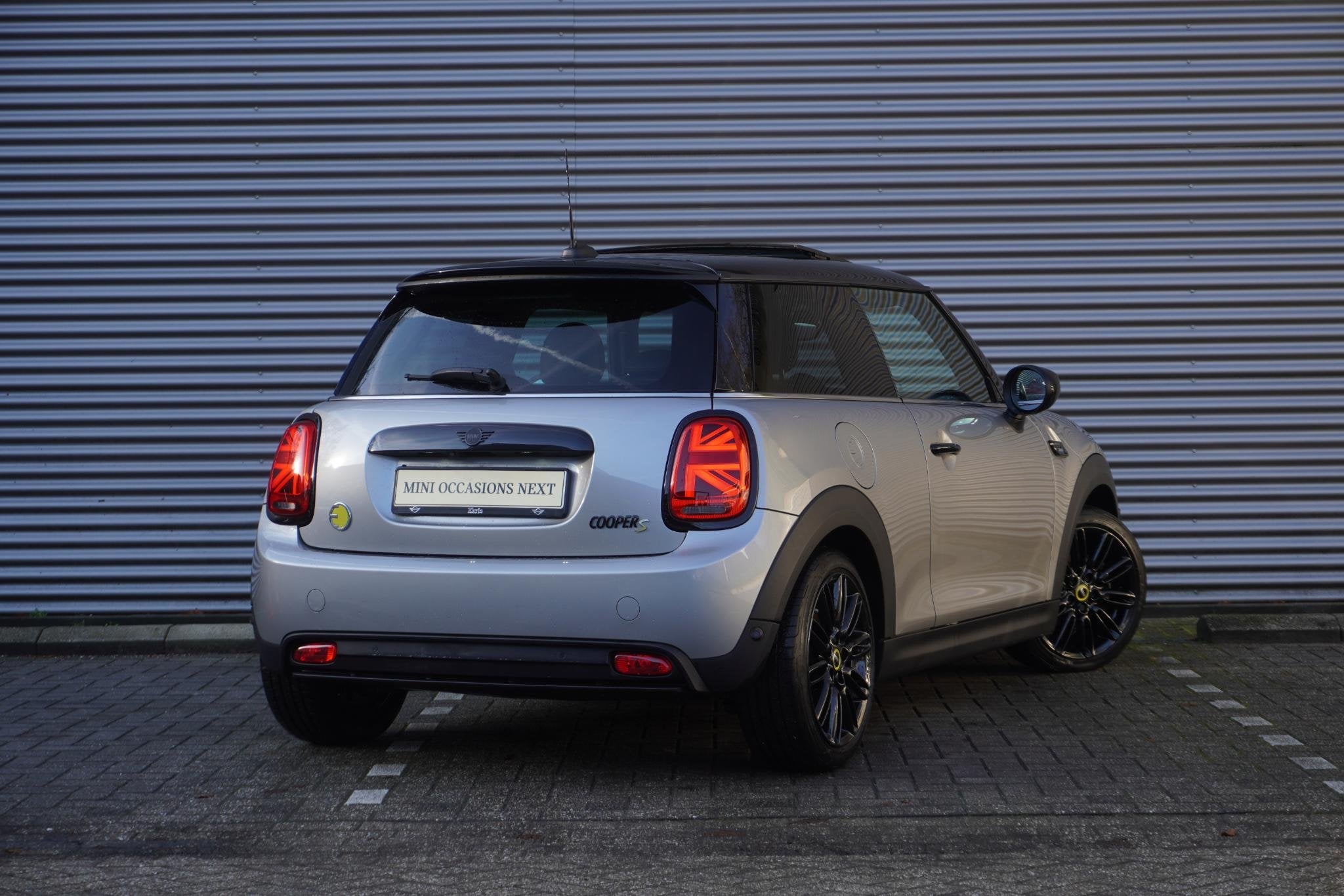 MINI Electric Cooper SE Classic Uitvoering | Glazen panorama, Auto's, Mini, Stof, 4 stoelen, Mini Electric, 184 pk