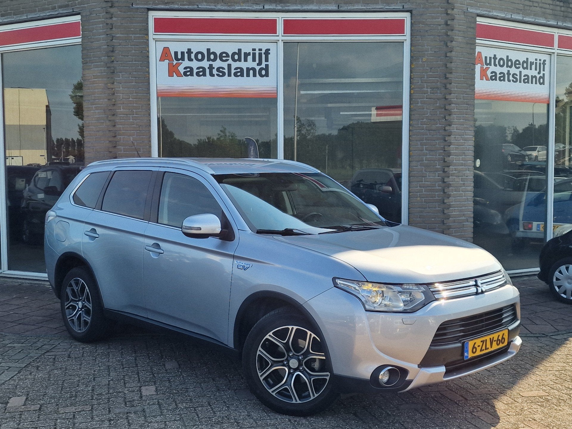 Mitsubishi Outlander 2.0 PHEV Executive Edition - Apk t/m 16, Auto's, Mitsubishi, Zwart, 4 cilinders, Leder en Stof, Automatische klimaatregeling
