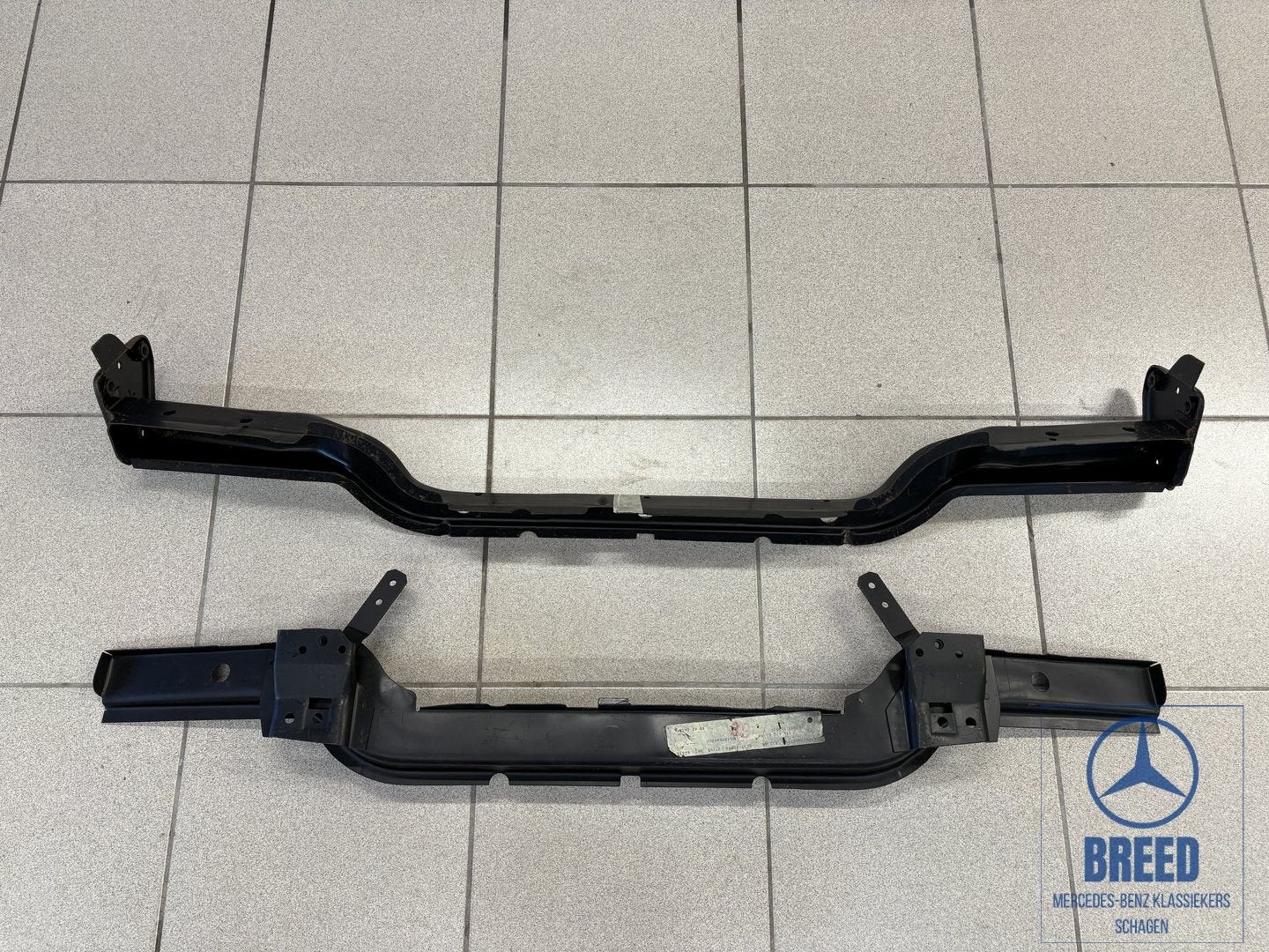 NOS dwarsbalk voorzijde voor Mercedes-Benz W114 W115 /8 1e s, Auto-onderdelen, -, Nieuw, Ophalen of Verzenden, Bumper