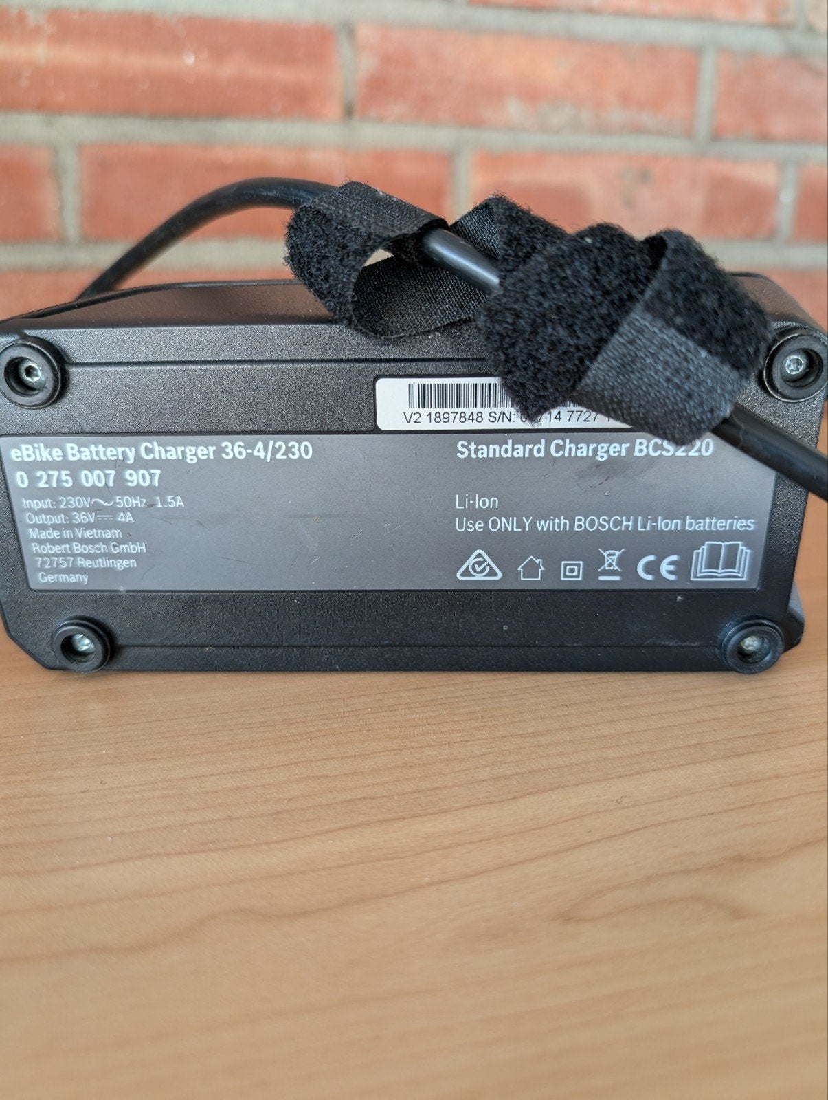 Bosch lader BCS220, Fietsen en Brommers, Fietsaccessoires | Fietsaccu's, Ophalen, Zo goed als nieuw