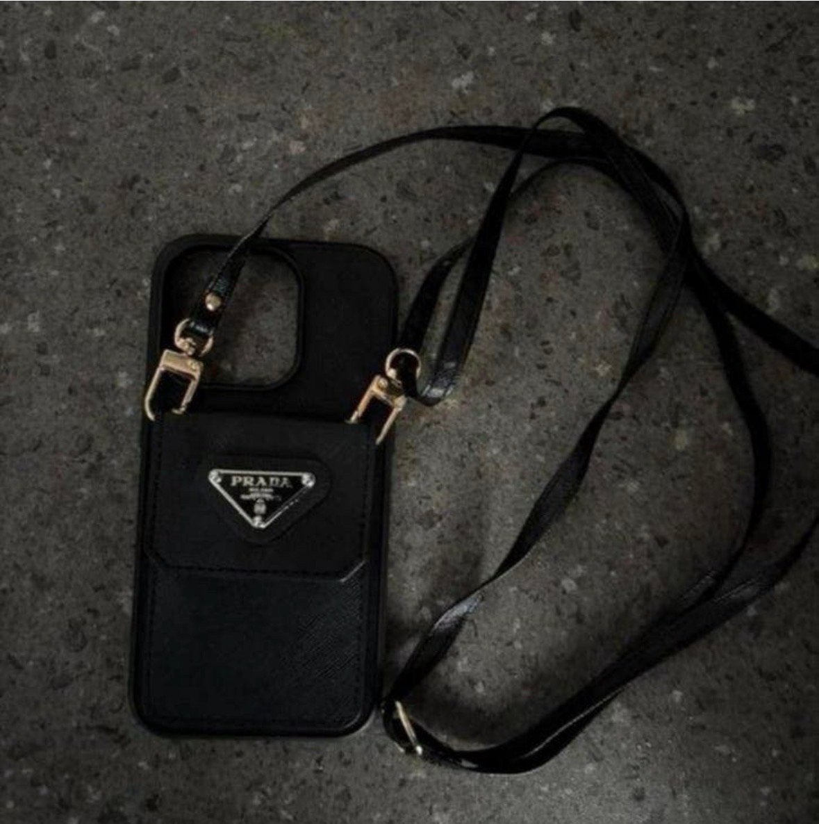 Prada iPhone 14 Pro Hoesje tas met Pasjeshouder en Koord, Zwart, Met koord, Hoesje of Tasje, Ophalen of Verzenden