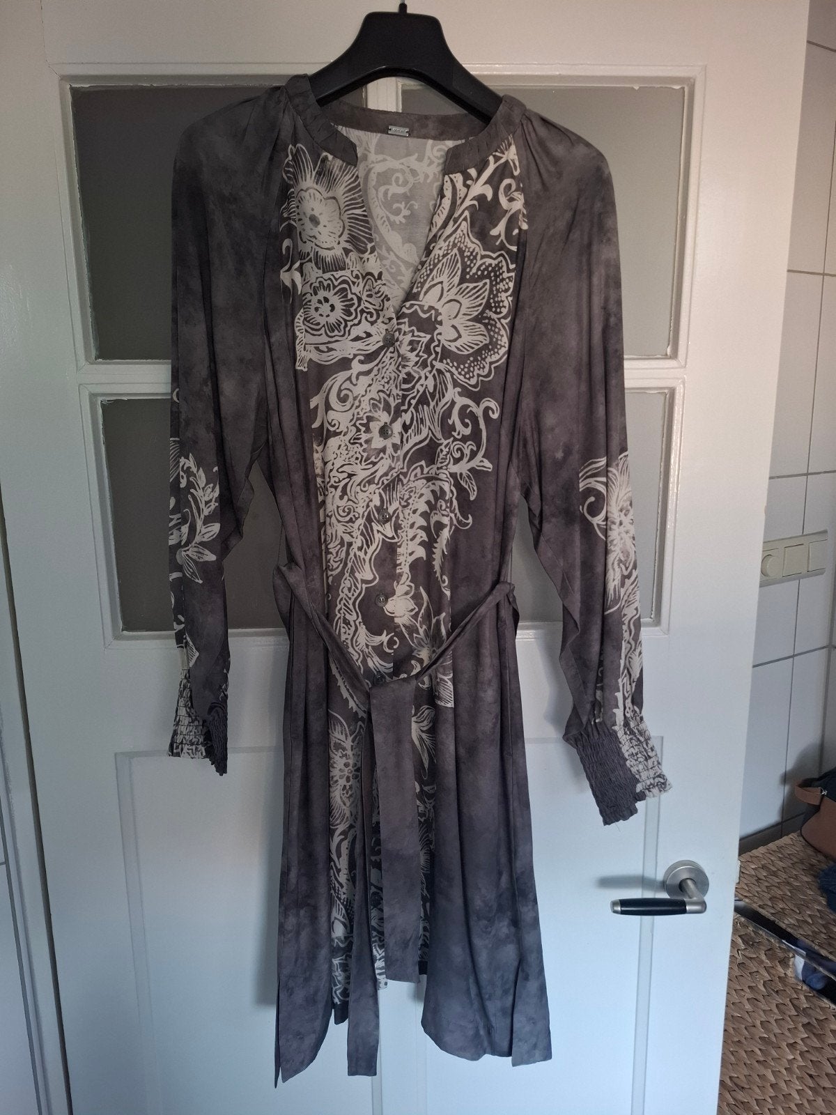 NIEUW jurkje van GUSTAV in grijstinten, Kleding | Dames, Ophalen of Verzenden, Nieuw, Maat 38/40 (M), Knielengte
