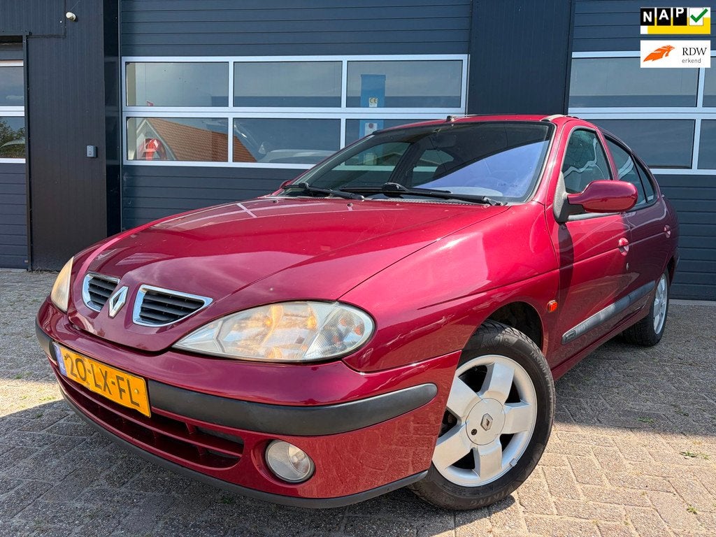 Renault Mégane 1.6-16V Dynamique|Airco|Automaat!, Auto's, Renault, Stof, Zwart, 4 cilinders, 49 €/maand