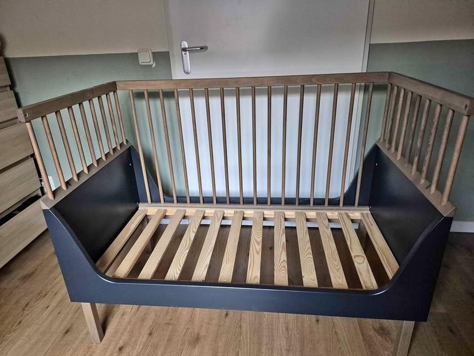 Kidsmill meegroei ledikant--PRICE REDUCED FOR QUICK SALE, Ophalen, Zo goed als nieuw, Ledikant