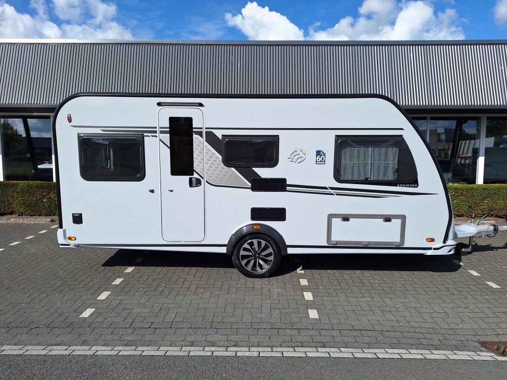 Knaus Sudwind 60 Years 460 EU VINKEN VOORRAAD VOORDEEL, Caravans en Kamperen, Standaardzit, Bedrijf, 4 tot 5 meter, Schokbreker