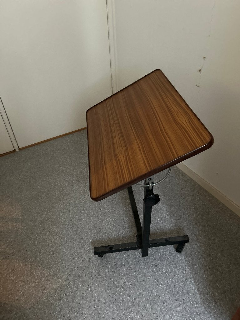 Retro bed-, side-, bijzet-, laptop-tafel, Gebruikt, 50 tot 100 cm, Ophalen, Overige houtsoorten