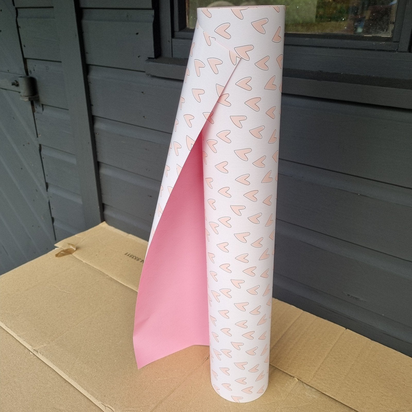 Toonbankrol cadeaupapier hartjes papier inpakpapier rol 50cm, Diversen, Verzenden, Nieuw