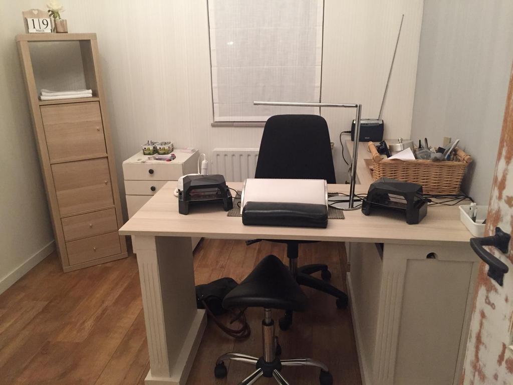 Nageltafel met afzuiging, Ophalen, Gebruikt