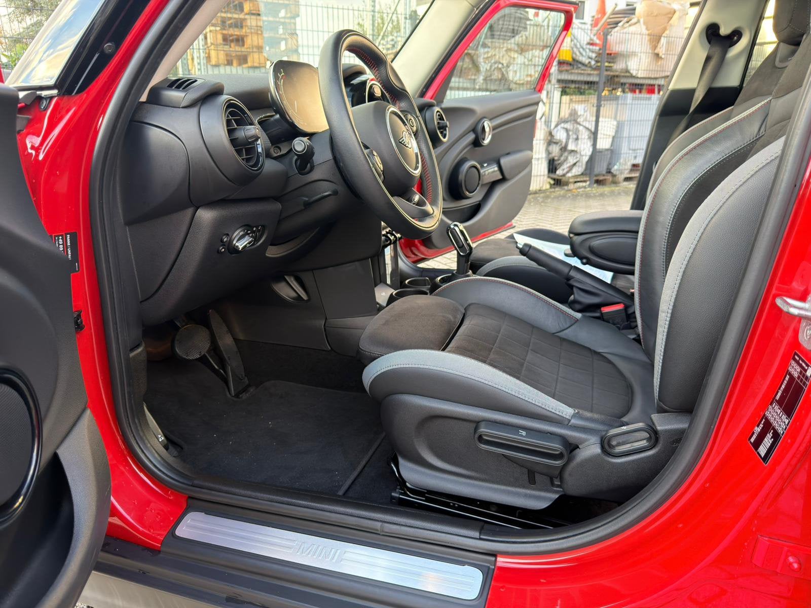 Foto 17 van Perfecte Mini Cooper 5-deurs (f55) Rood