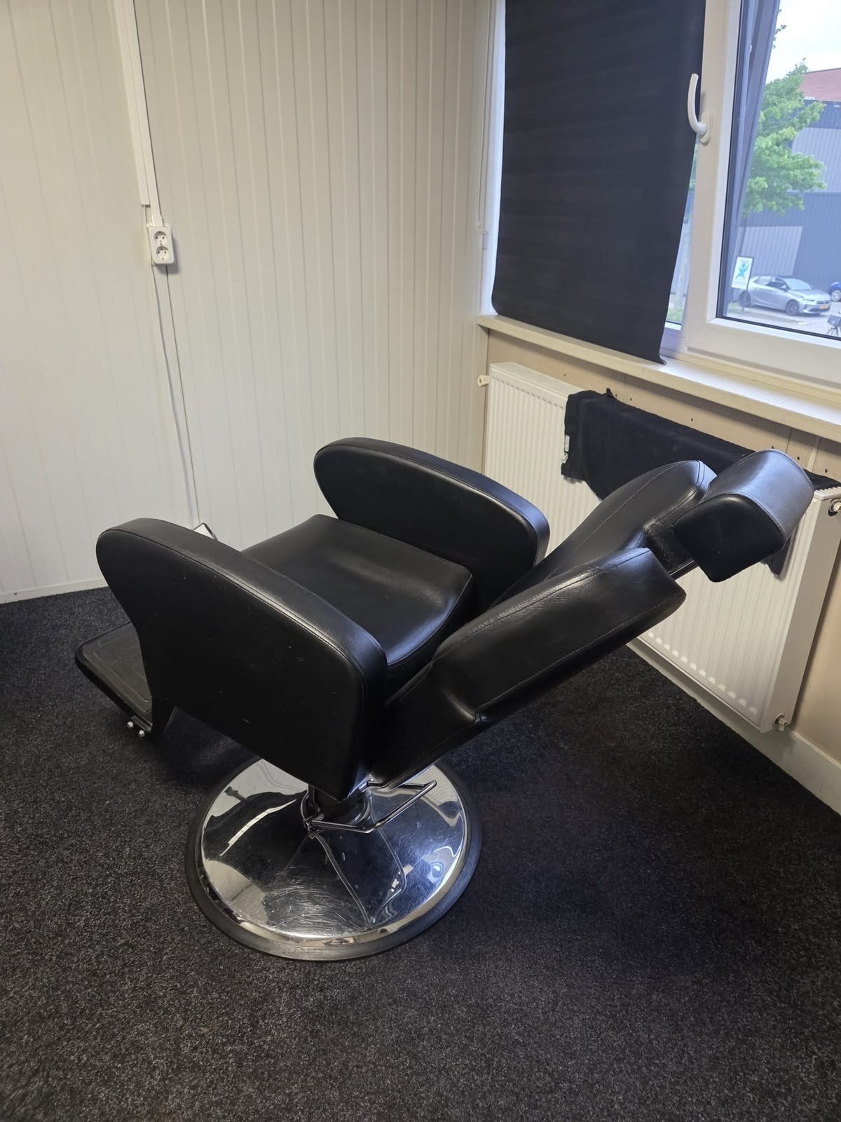 Zwarte kappersstoel / barbierstoel, verstelbaar, Huis en Inrichting, Stoelen, Gebruikt, Klassiek, Industrieel, Zwart, Ophalen of Verzenden