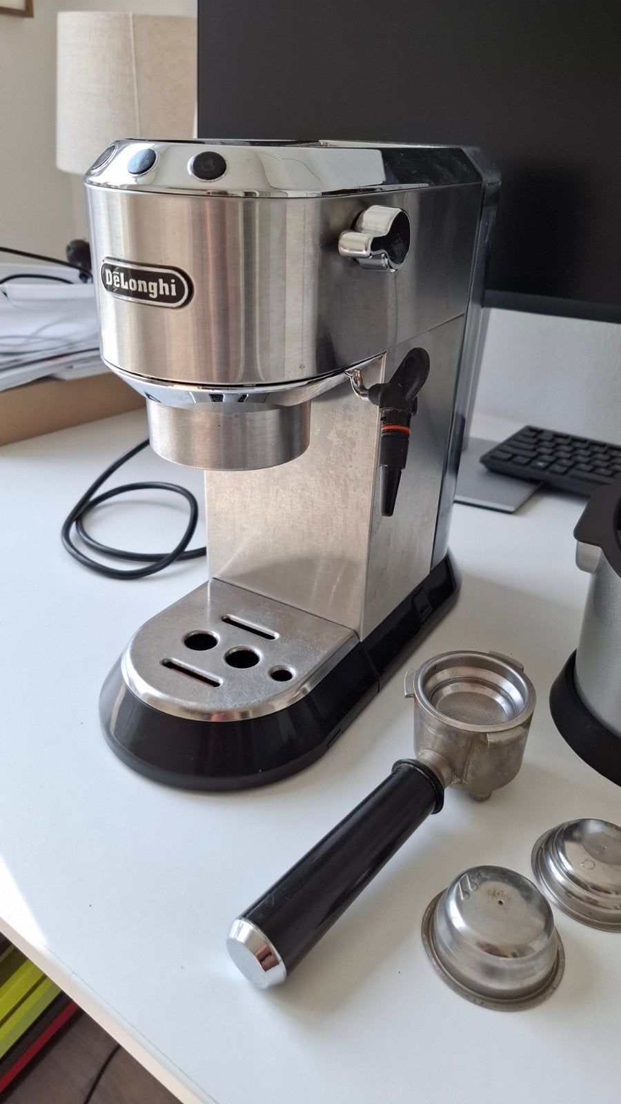 De'Longhi Dedica Style Espressomachine, Witgoed en Apparatuur, Koffiezetapparaten, Ophalen, Gebruikt, Espresso apparaat, Gemalen koffie