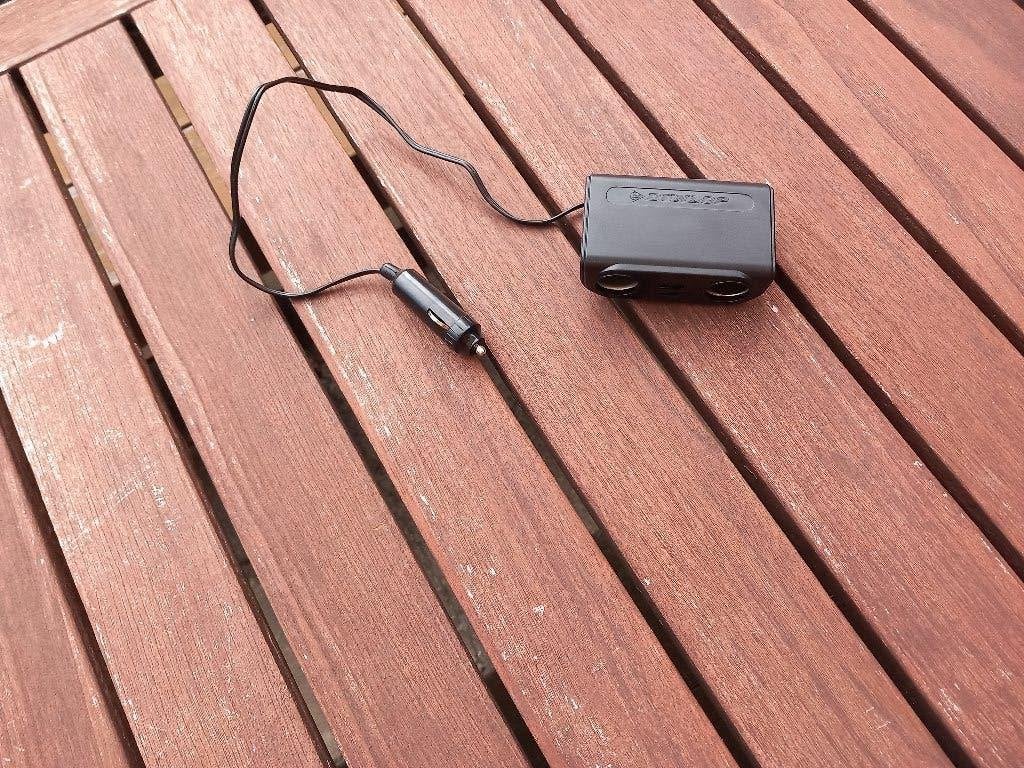 12 V Dubbele sigarettenaansluiting Bluetooth Carkit, Auto diversen, Carkits, Ophalen of Verzenden, Zo goed als nieuw