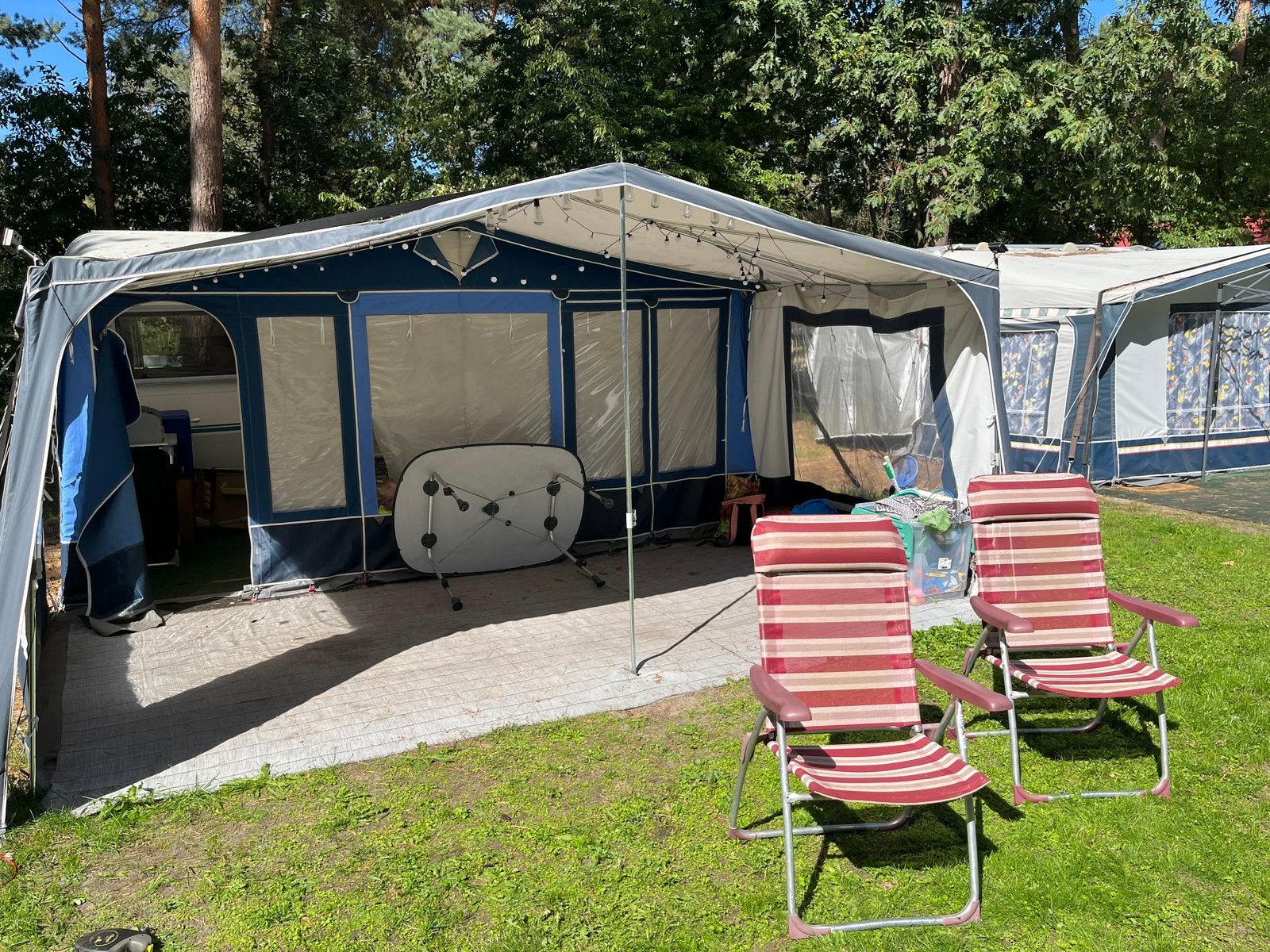 Caravan met mover, voortent, luifel en standplaats tot 2-11!, Rondzit, Koelkast, 750 - 1000 kg, 4 tot 5 meter