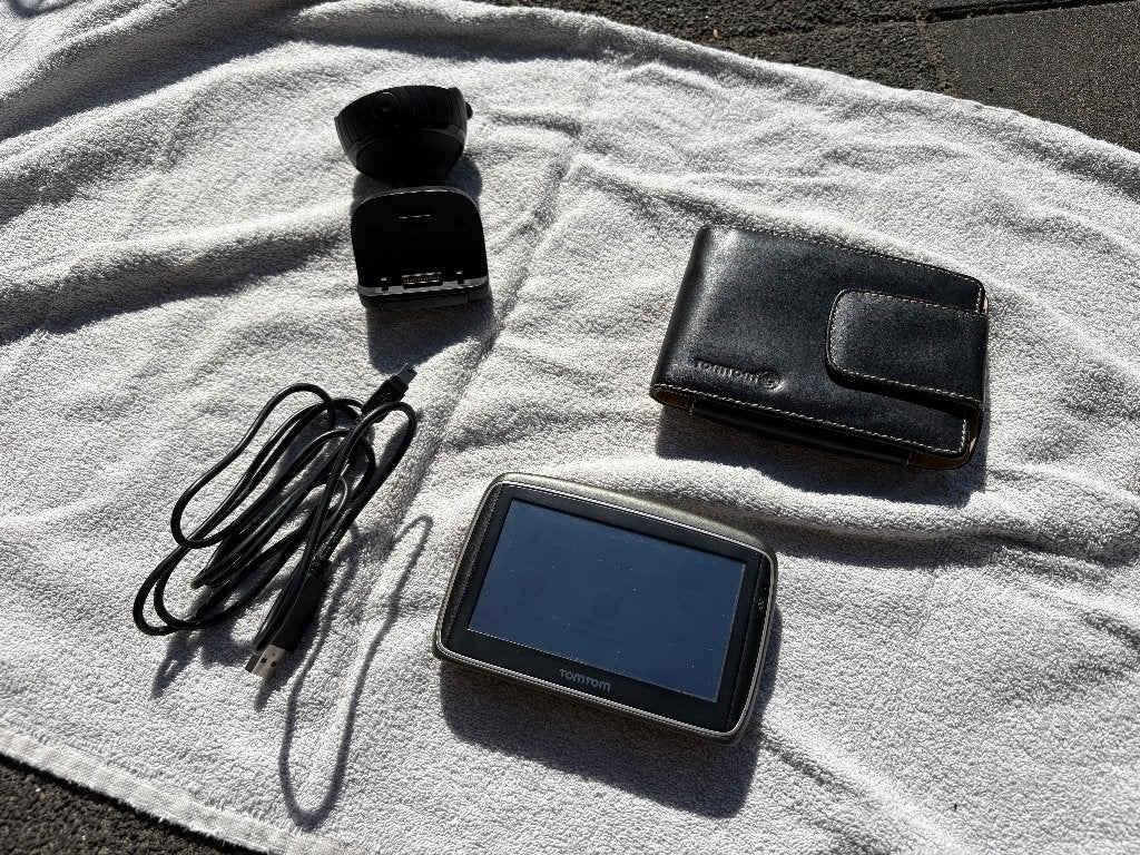 TomTom GO 740 Live + 8GB + houder + lederen bewaartasje, Ophalen of Verzenden, Gebruikt