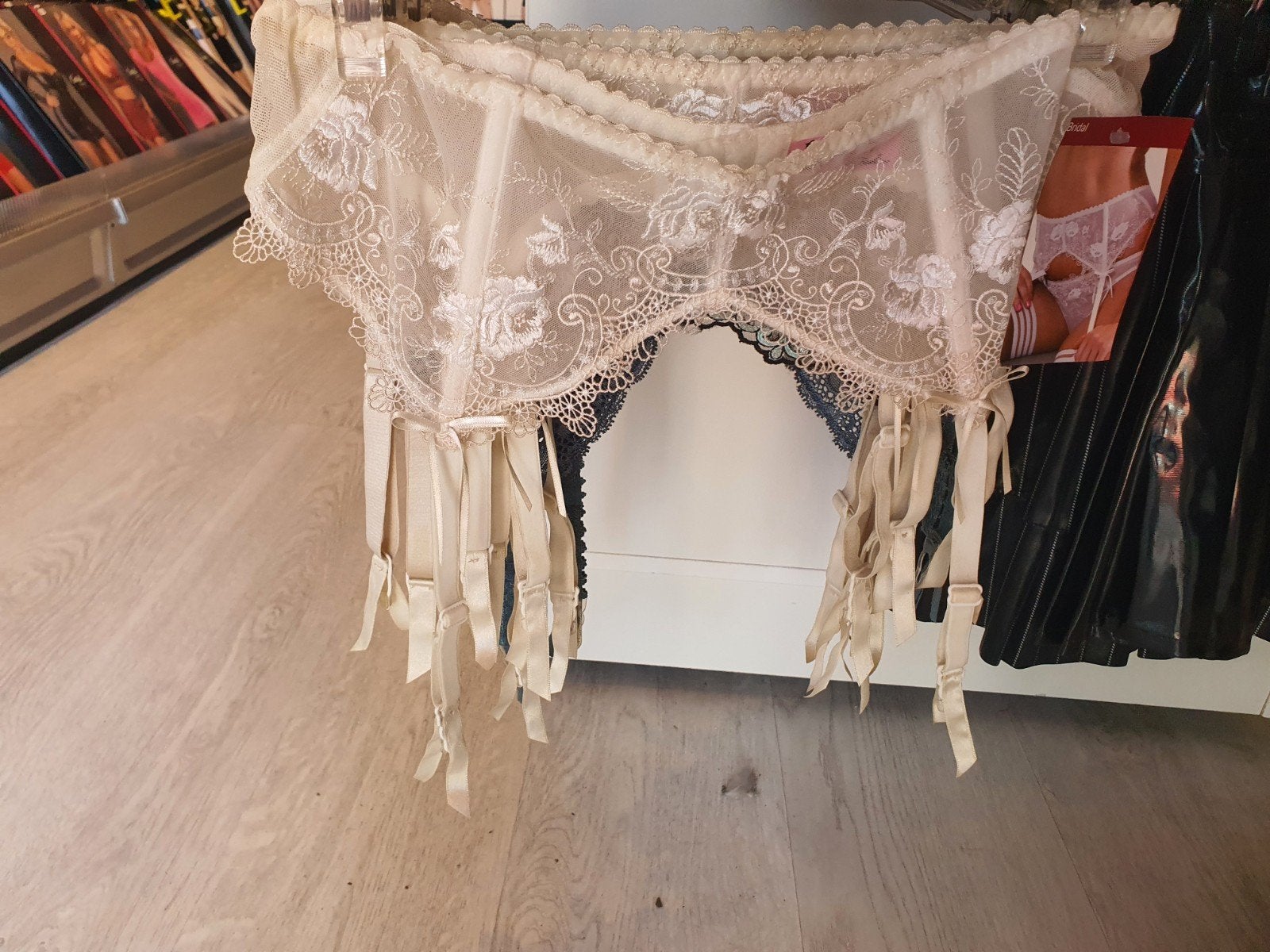 partij  jarretelgordel lingerie 5 stuks, Kleding | Dames, Onbekend, Ophalen of Verzenden, Beige, Overige typen