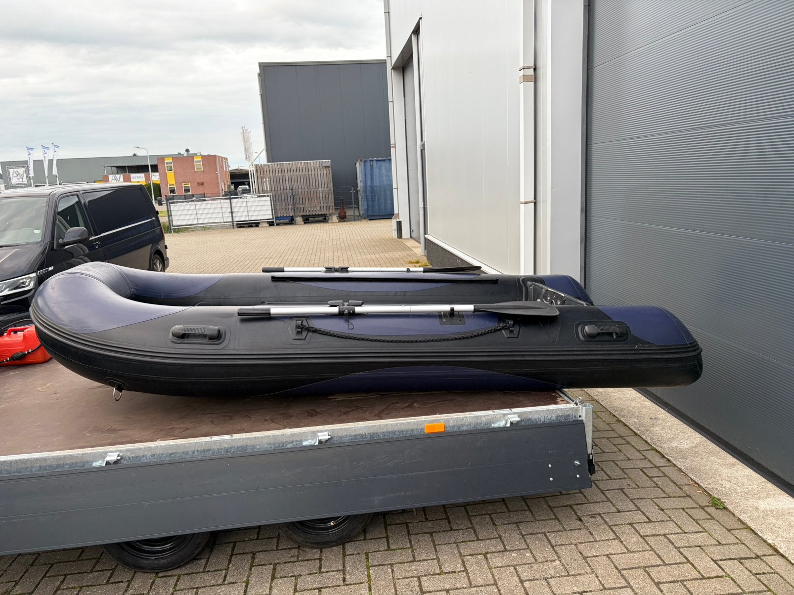 Foto 3 van Unieke vetus rubberboot met 8pk motor