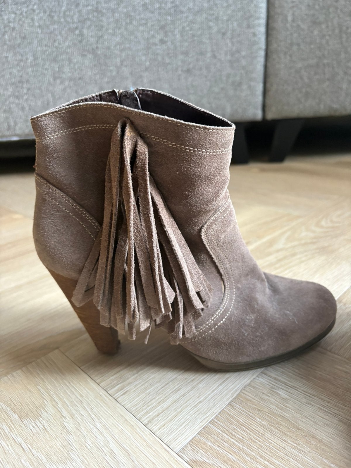 Laarzen van suède met franjes | Nieuwprijs €99, Ophalen of Verzenden, Zo goed als nieuw
