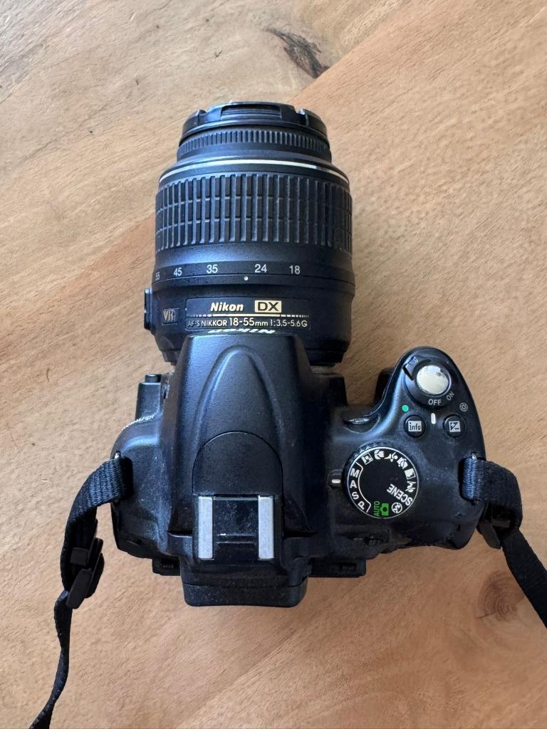 Nikon D5000 spiegelreflex camera + 18-55 VR Lens, Ophalen of Verzenden, Zo goed als nieuw, Nikon, 12 Megapixel