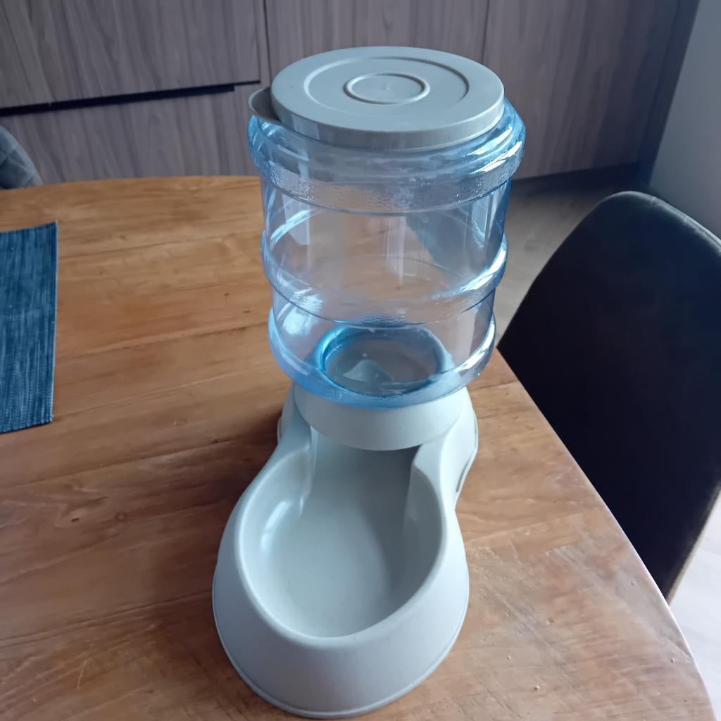 Voerbak dispenser voor honden en katten, Ophalen of Verzenden