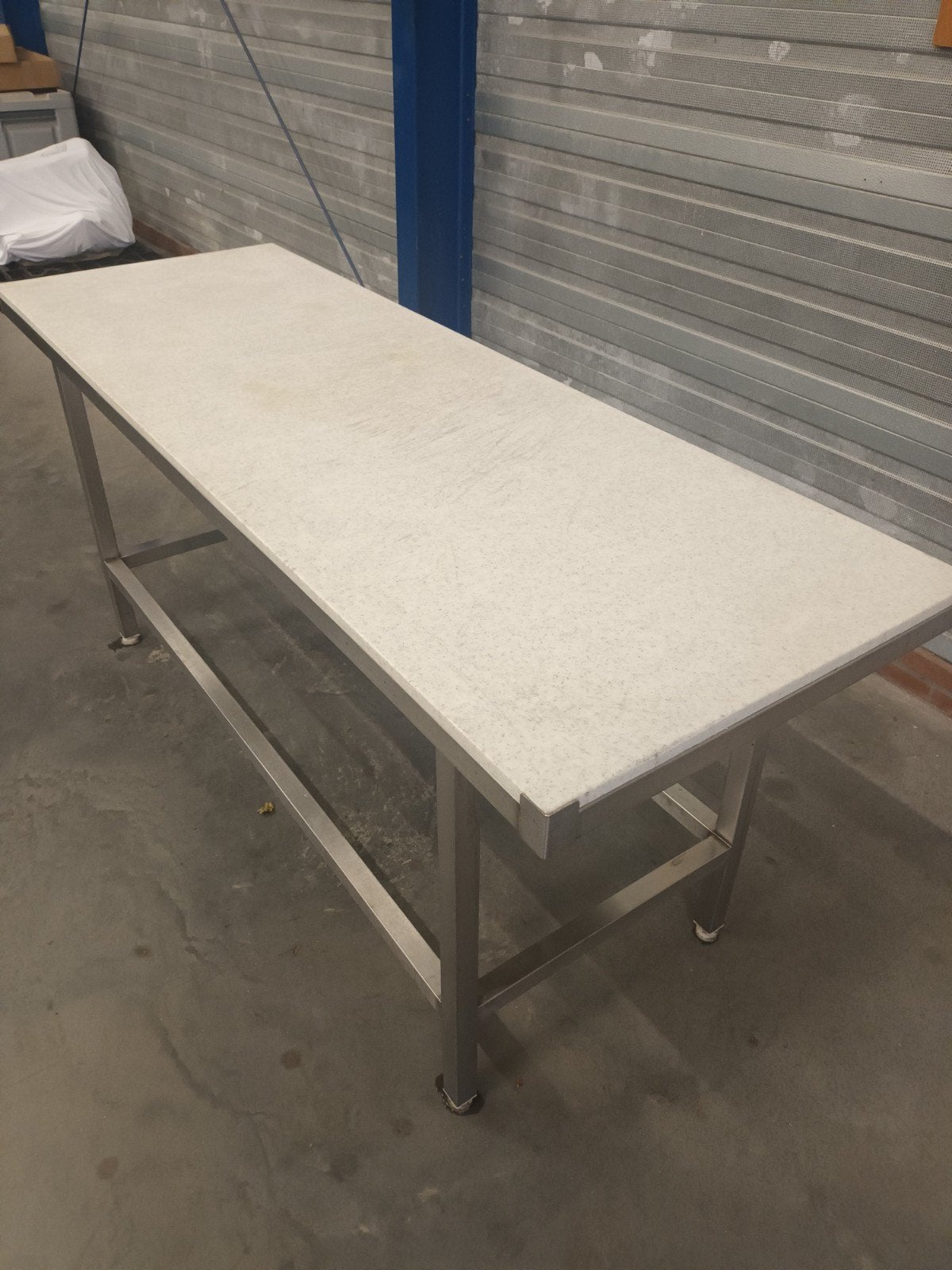 RVS SNIJTAFEL WERKTAFEL SLAGERIJ HORECA CATERING SNACKBAR, Ophalen, Zo goed als nieuw