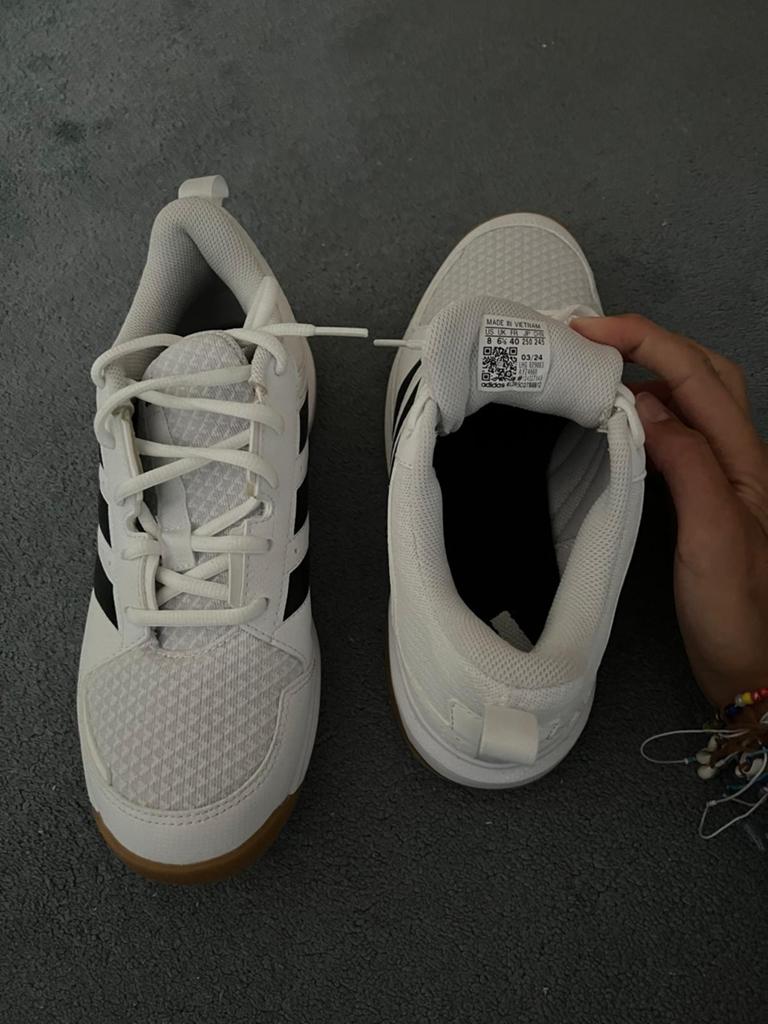 Zo goed als nieuwe zaalhockeyschoenen - slechts 3x gedragen, Ophalen of Verzenden, Zo goed als nieuw, Schoenen