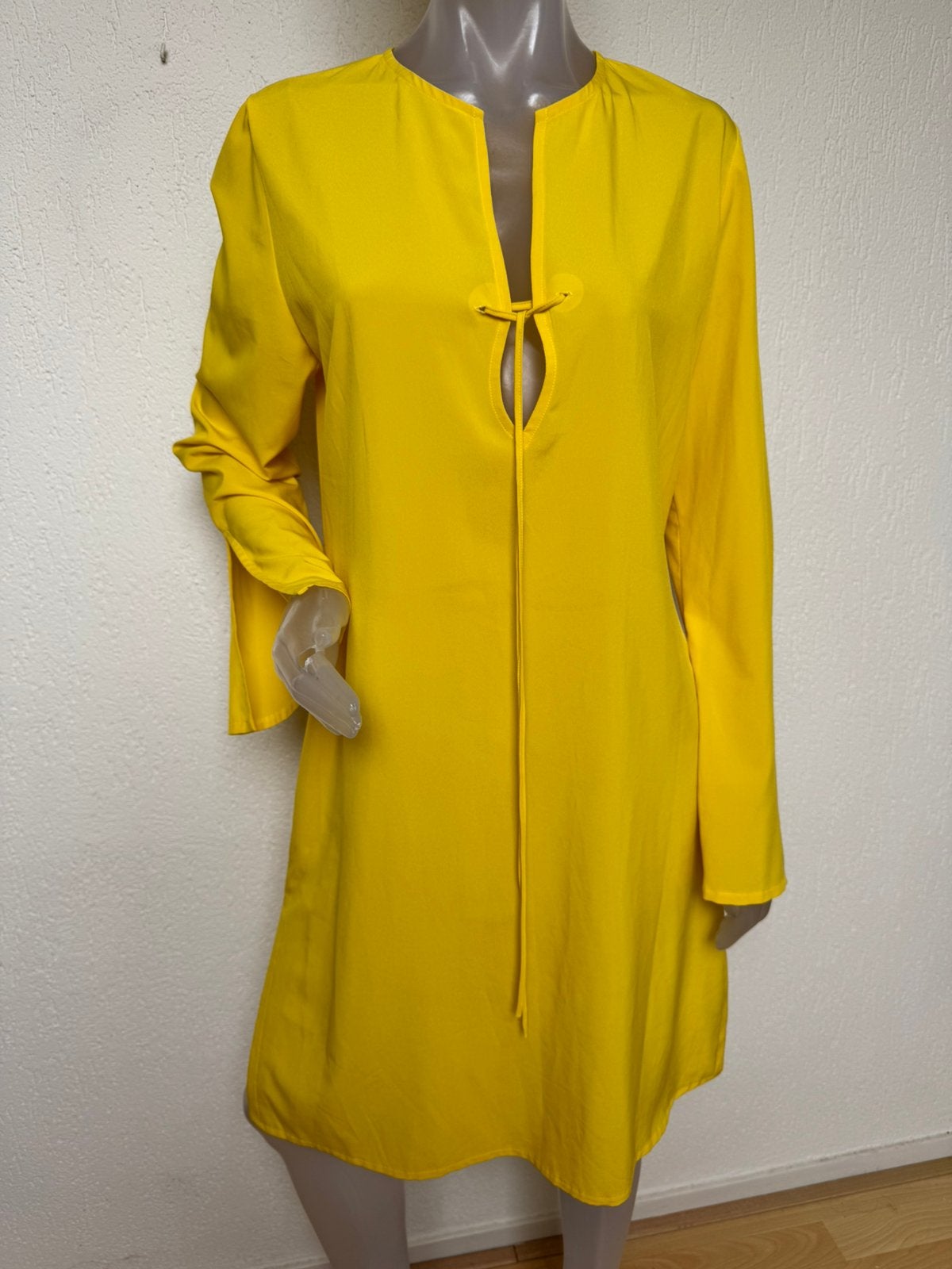 LaDress gele stretch jurk - M, Kleding | Dames, Jurken, Verzenden, Geel, Maat 42/44 (L), Zo goed als nieuw
