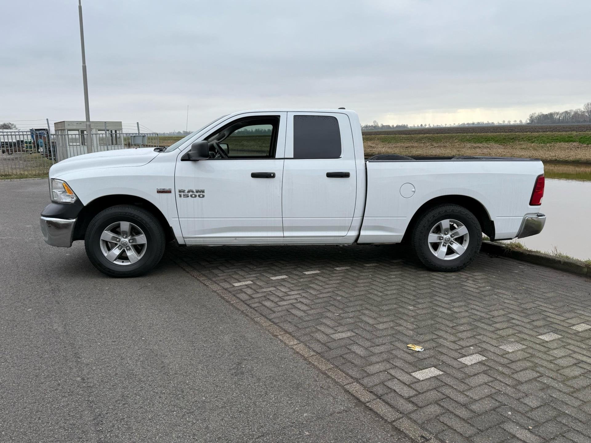 Dodge Ram 1500 5.7 V8 4x4 Quad Cab 6'4, Auto's, Automaat, Stof, Gebruikt, 5654 cc