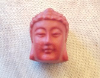 Natuurlijke cinnabar focal bead Boeddha. 24x19x16 mm., Ophalen of Verzenden, Nieuw, Kraal