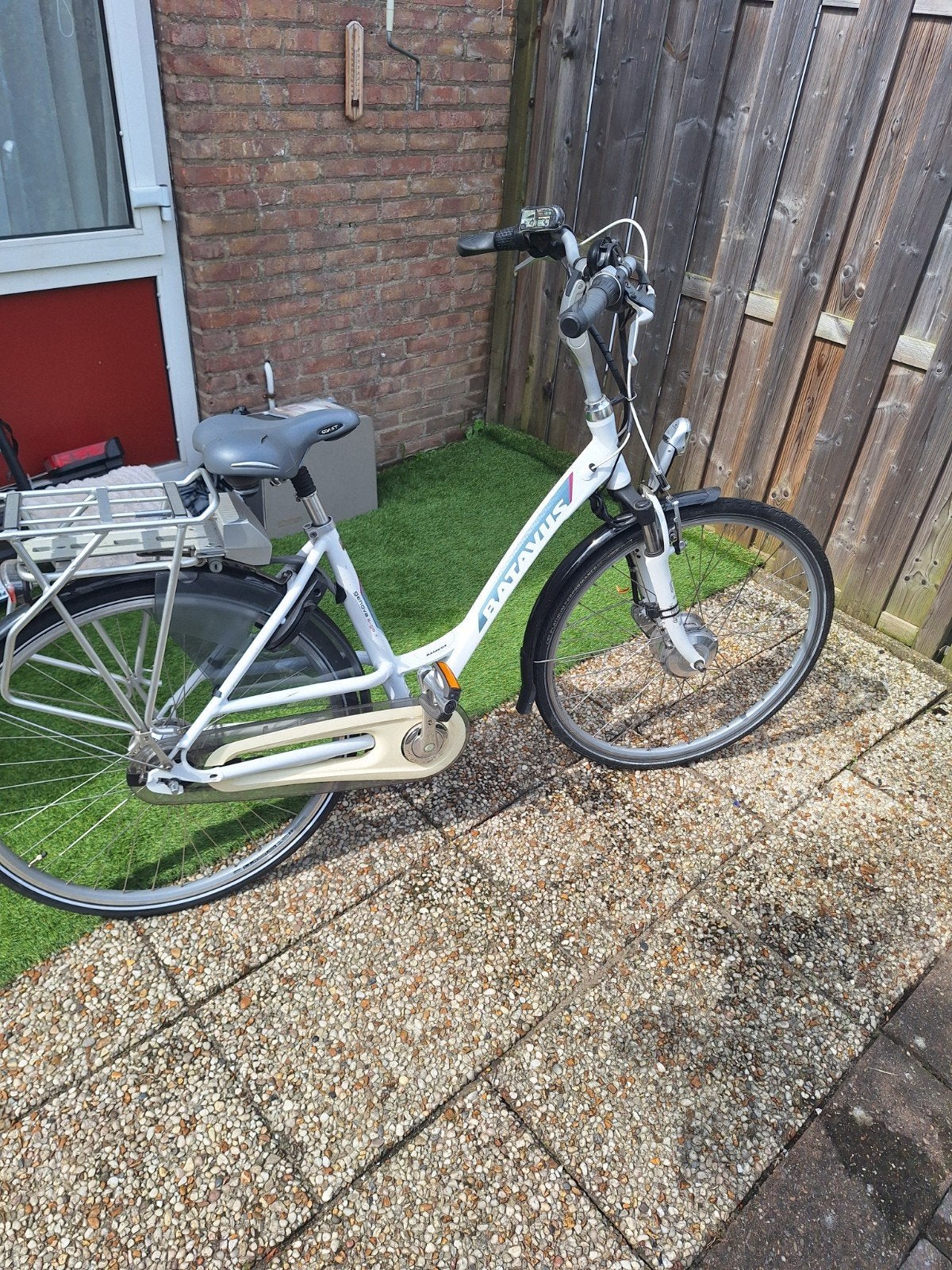 batavus damesfiets8

28 inch 57 cm

fiets is niet meer elect