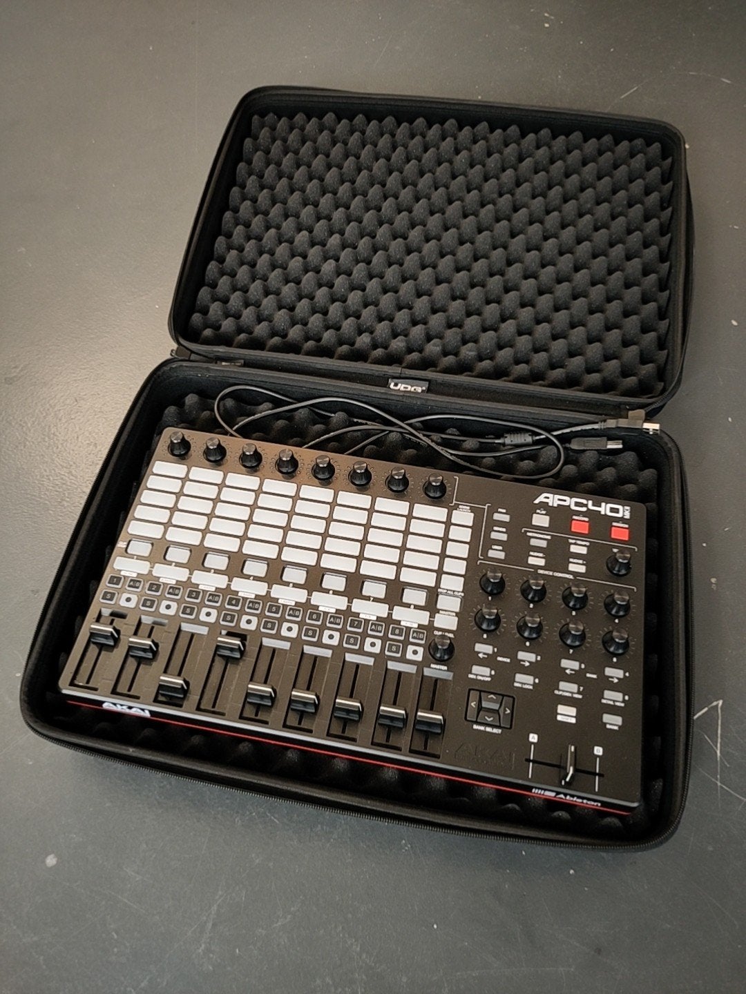 Akai APC40 mk2 + koffer, Ophalen of Verzenden, Zo goed als nieuw