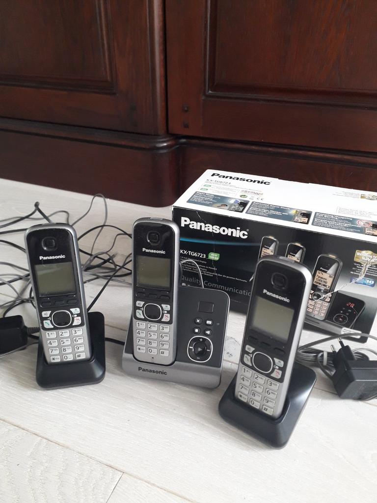 Panasonic KX-TG6723 DECT telefoon met 3 handsets, Telecommunicatie, Vaste telefoons | Handsets en Draadloos, Ophalen of Verzenden