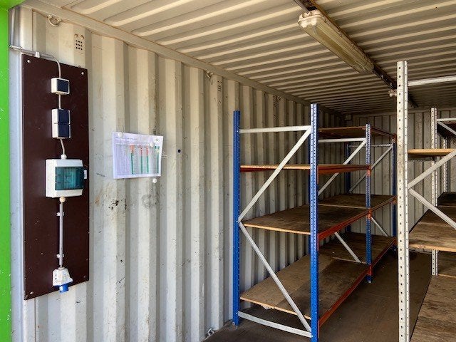 20ft container met stelling, Ophalen