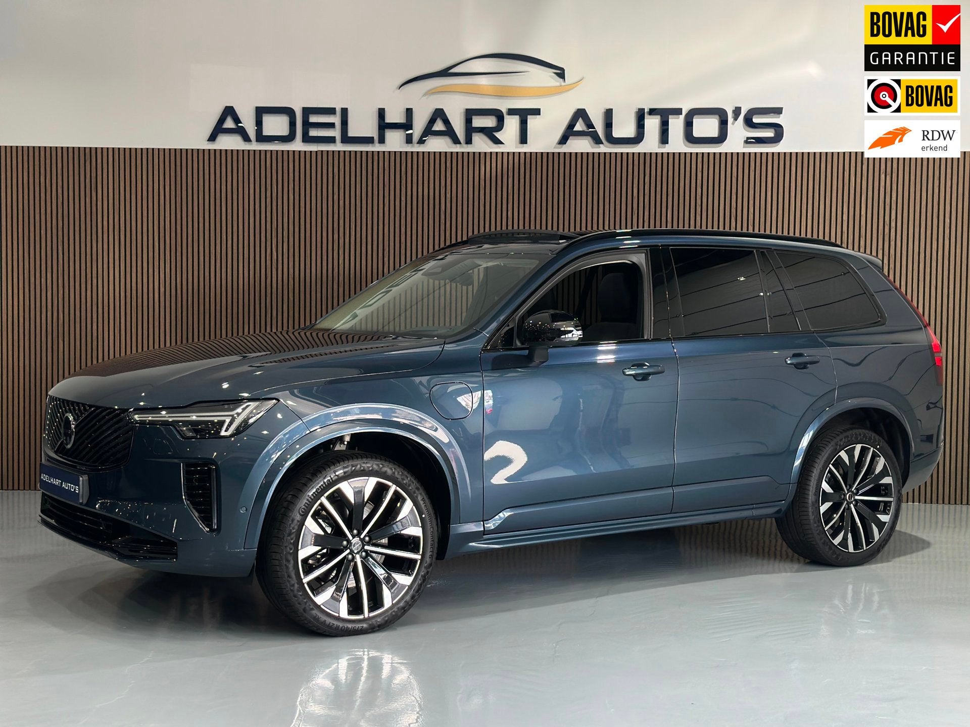 Volvo XC90 2.0 T8 Plug-in hybrid AWD Ultra Dark / Panorama d, Zwart, 4 cilinders, Blauw, 7 stoelen