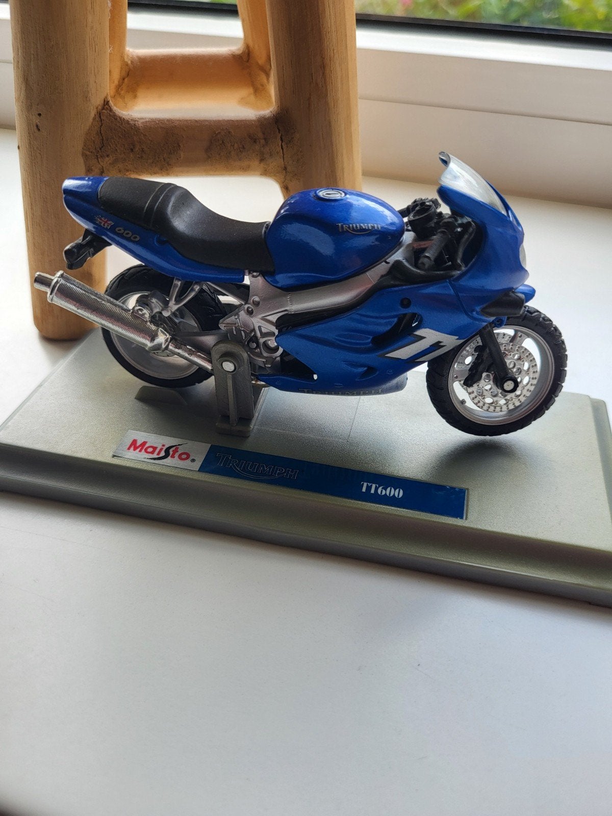 Maisto Triumph TT600 modelmotor - Blauw, Ophalen of Verzenden, Zo goed als nieuw, Overige typen, Overige merken