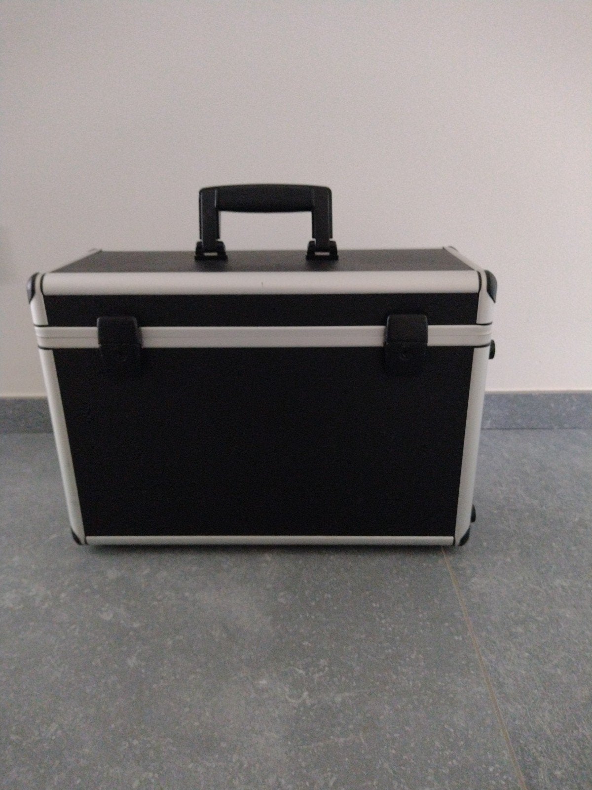 Trolley koffer met wieltjes en uitschuifbare handgreep, Sieraden, Tassen en Uiterlijk, Koffers, Ophalen, Gebruikt, Hard kunststof