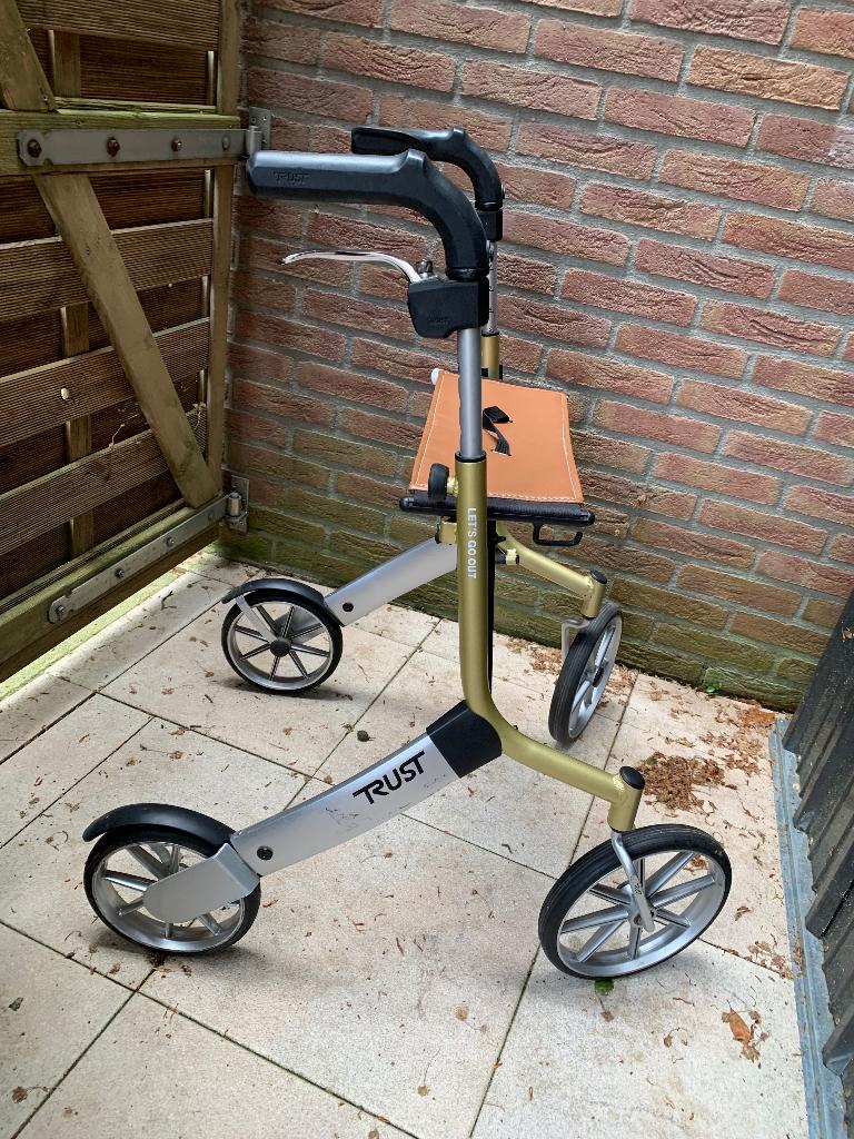 Lichtgewicht rollator Lets go trust
