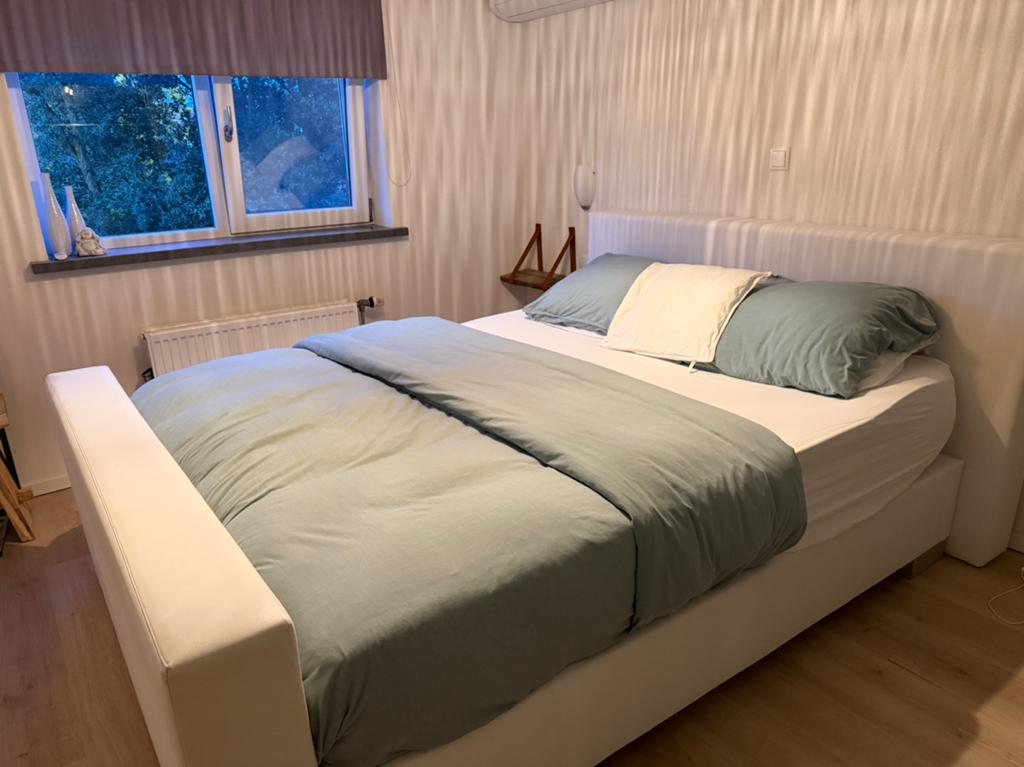 Boxspring met hoofd- en voetbord, Ophalen, Overige materialen, Gebruikt, Wit
