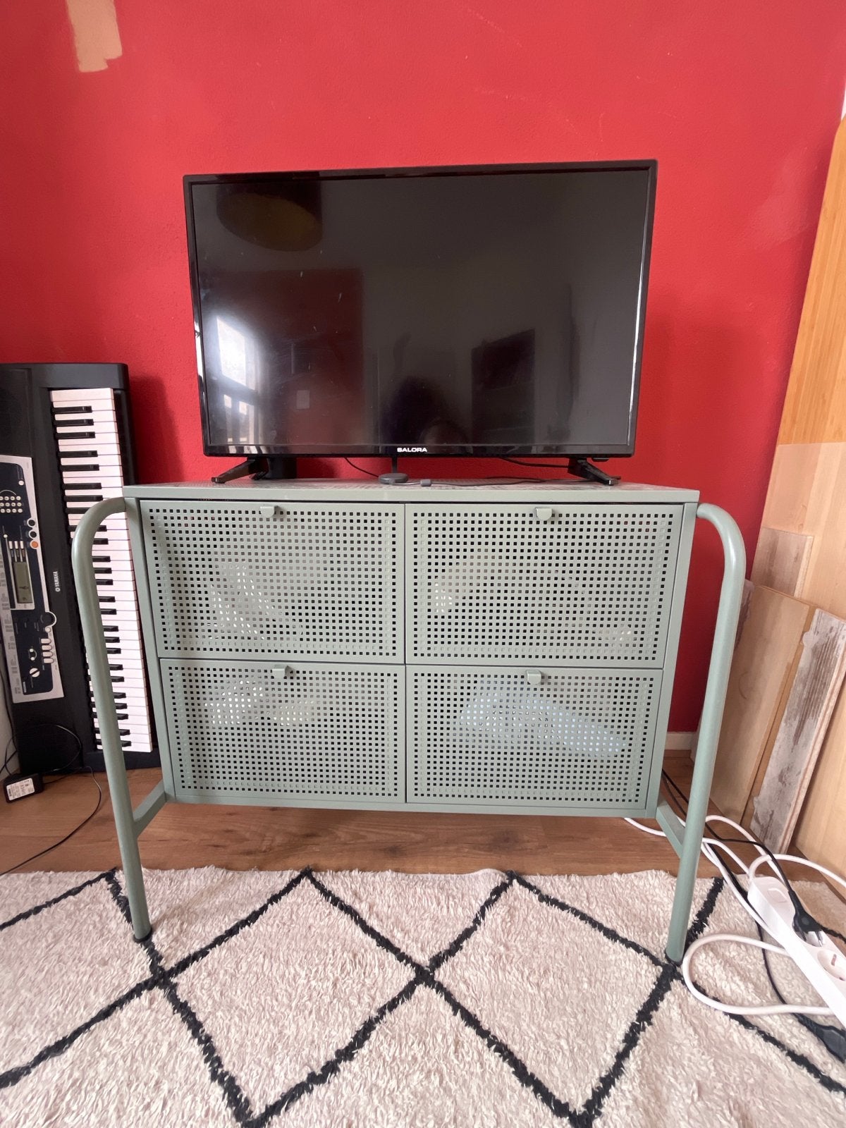 Groen metalen dressoir met geperforeerde deuren, Ophalen, Gebruikt, 50 tot 100 cm, Metaal
