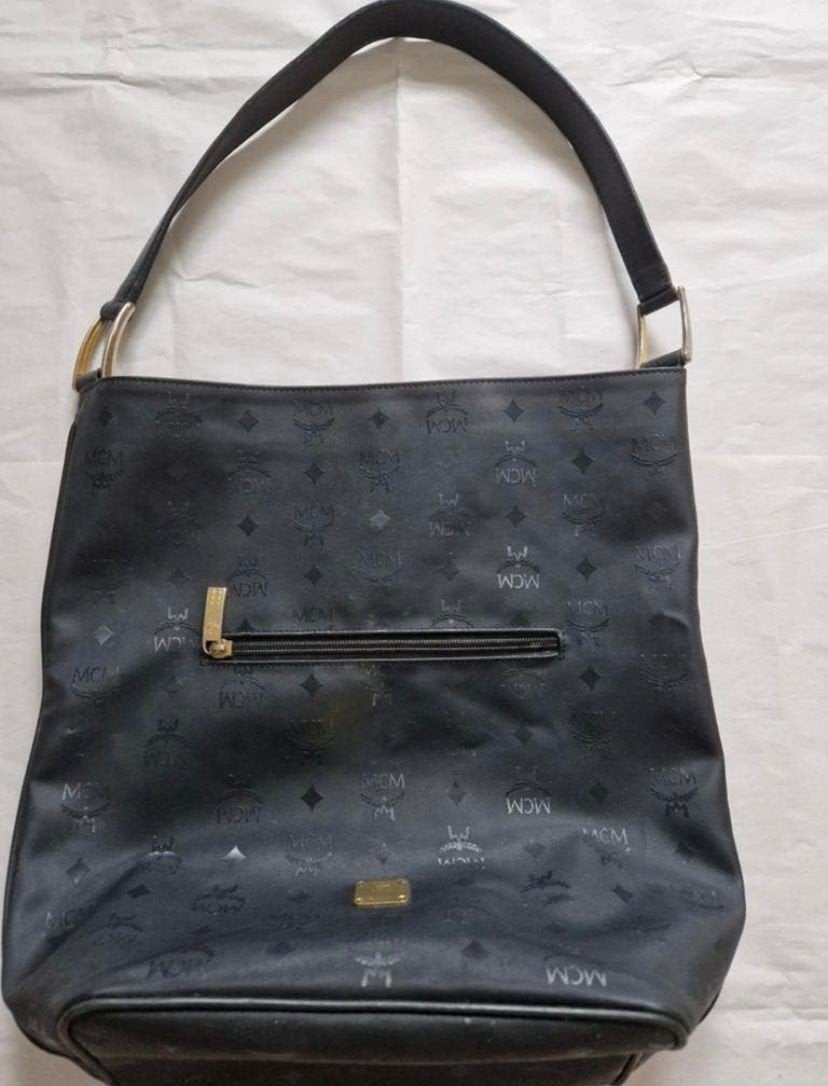 MCM. Zwarte Monogram Hobo Shoulder Bag. Nieuwstaat., Overige merken, Zwart, Ophalen of Verzenden, Zo goed als nieuw
