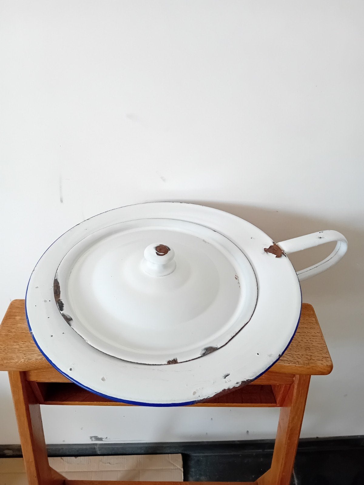 Emaille Bedpan, Ophalen