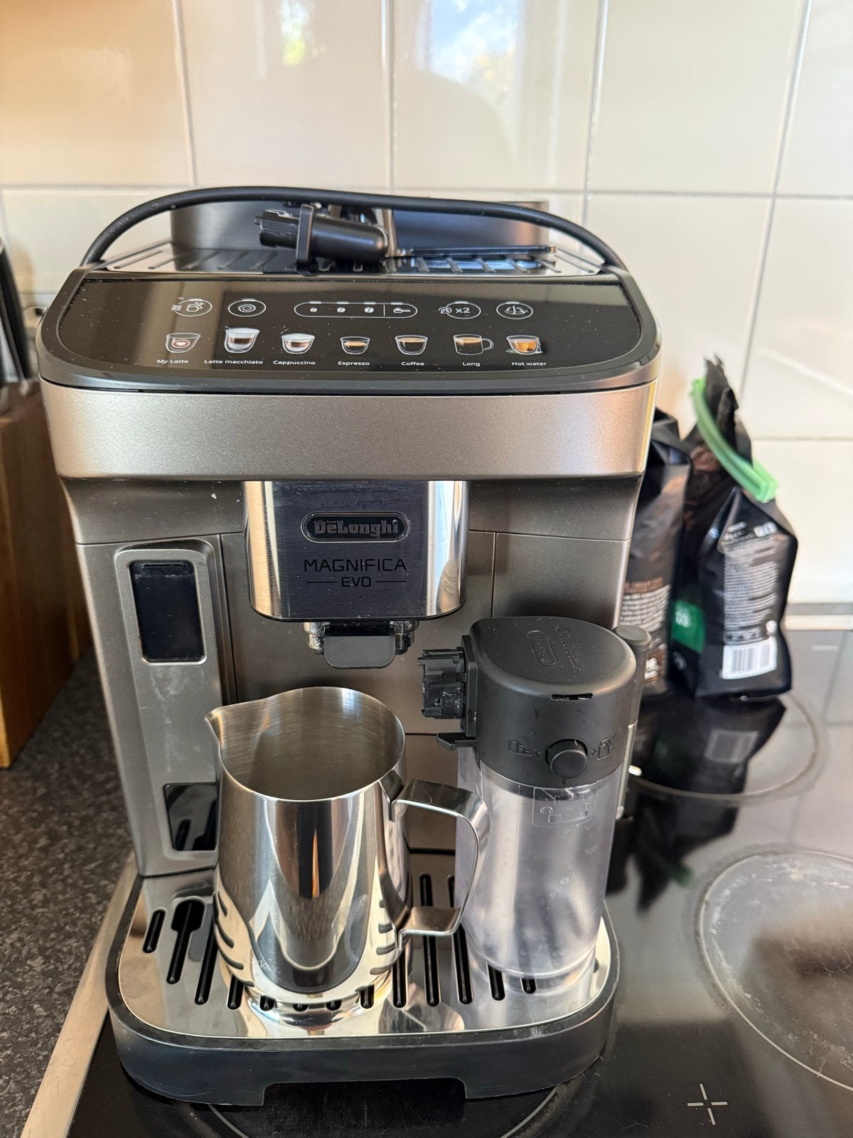 De'Longhi Magnifica Evo volautomatische espressomachine, Witgoed en Apparatuur, Afneembaar waterreservoir, Gebruikt, 10 kopjes of meer