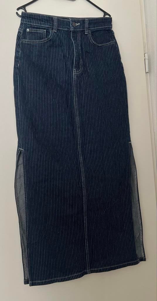 Donkerblauwe spijkerrok met krijtstreep maat 38 (nieuw), Kleding | Dames, Rokken, Ophalen of Verzenden, Nieuw