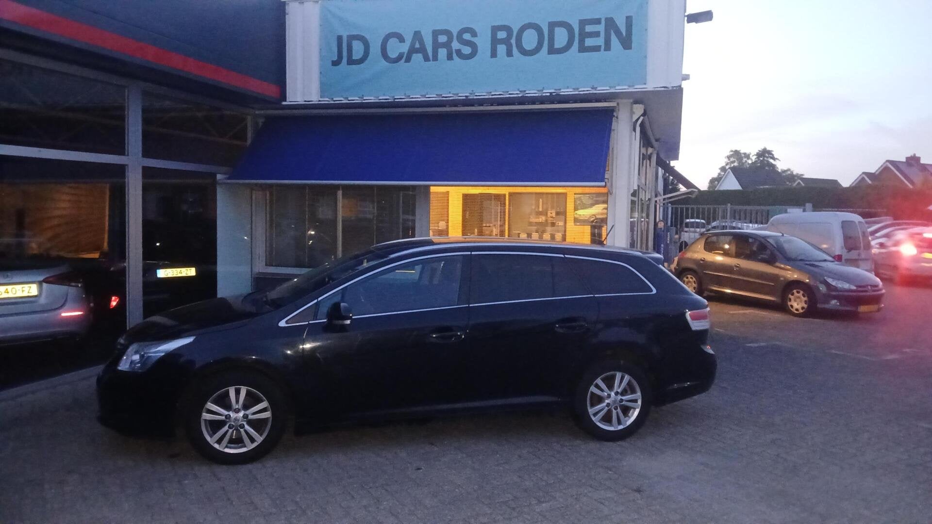 Toyota Avensis 1.8 VVTi Dynamic! Luxe! NetJes! Goed!, Auto's, Toyota, 15 km/l, 4 cilinders, Zwart, Origineel Nederlands
