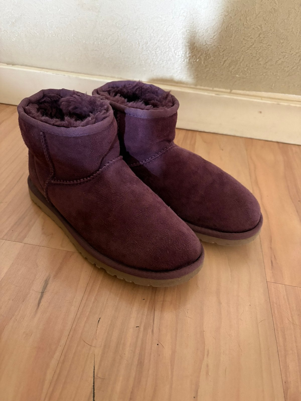 Originele paarse Ugg mini mt 37, Overige kleuren, Lage of Enkellaarzen, Ophalen of Verzenden, Zo goed als nieuw